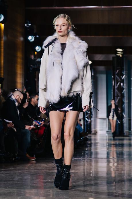 Paris_Fashion_Week-PFW-Anthony_Vaccarello_Fall_2016-Runway-39