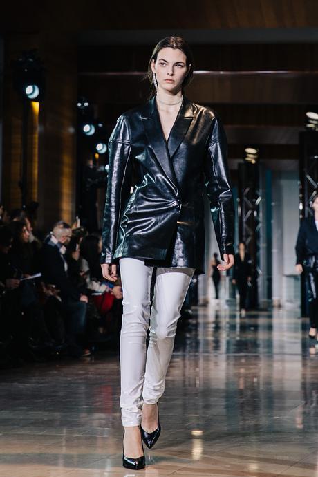 Paris_Fashion_Week-PFW-Anthony_Vaccarello_Fall_2016-Runway-4