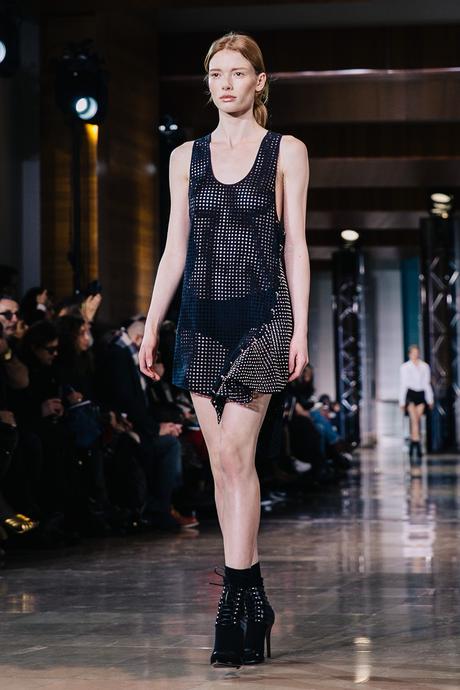 Paris_Fashion_Week-PFW-Anthony_Vaccarello_Fall_2016-Runway-19