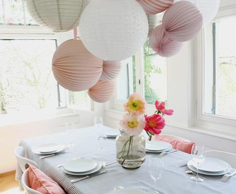 2 mesas para decorar de forma original y sobre todo FÁCIL con pompones de seda