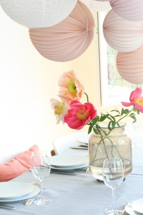 2 mesas para decorar de forma original y sobre todo FÁCIL con pompones de seda