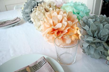 2 mesas para decorar de forma original y sobre todo FÁCIL con pompones de seda