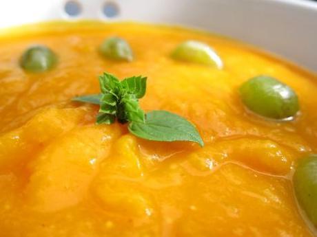 crema-de-calabaza-al-curry-con-uvas-