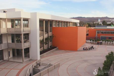 Edificio CUART, Plaza del Estudiante