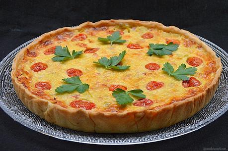 Quiché dos quesos, puerros y bacon