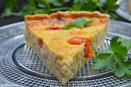 Quiché dos quesos, puerros y bacon