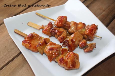 BROCHETAS DE POLLO TERIYAKI (COCINA JAPONESA)