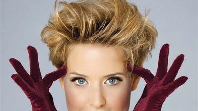 Tania Llasera muestra su 'barriguita post parto'