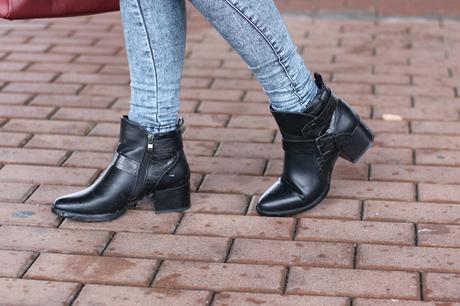 Outfit para los días de lluvia con gabardina