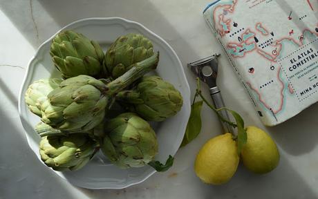 Carciofi alla giudea o alcachofas enteras fritas al estilo judeo-romano