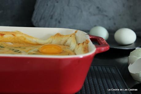 Huevos Verdes de Turón en Pastel de Hojaldre con Bonito del Norte, Bechamel y Espinacas