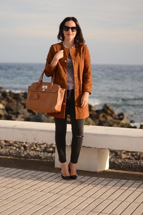 suede-coat-and-stripes-outfit-street-style