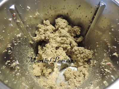 Huevos rellenos con mejillones en escabeche y surimi.