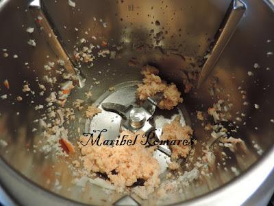 Huevos rellenos con mejillones en escabeche y surimi.