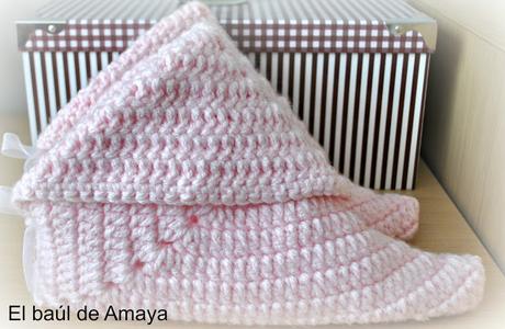 BABUCHAS ROSAS DE GANCHILLO