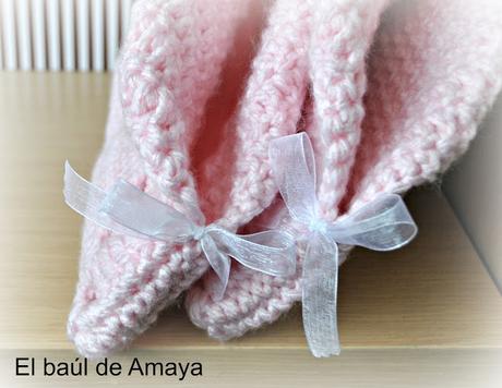 BABUCHAS ROSAS DE GANCHILLO