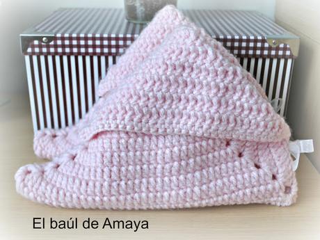 BABUCHAS ROSAS DE GANCHILLO