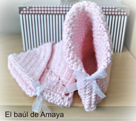 BABUCHAS ROSAS DE GANCHILLO