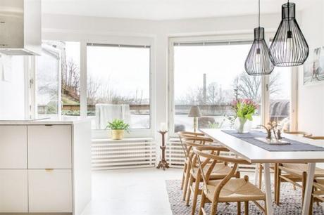 Natural y de contrastes comedor cocina unidos