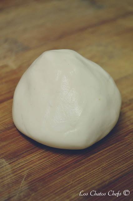 Goma dango con pasta de judía roja y plátano