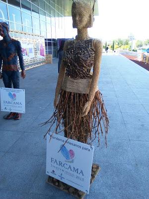 Maniquies para el Street Marketing de Farcama 2015 para LA TARARA