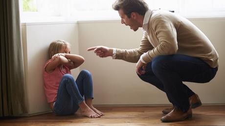 El abuso emocional durante infancia aumentaría el riesgo de sufrir de migrañas en la adultez