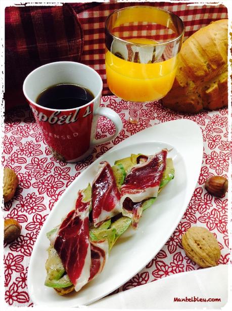 Tosta de aguacate y jamón 2