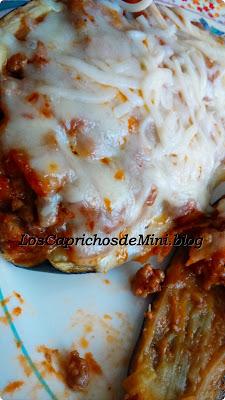 Berenjenas rellenas de pollo con curry y mozarella