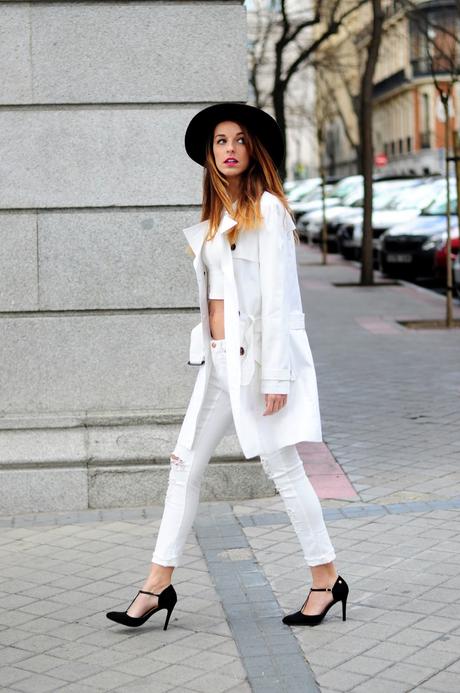 TOTAL WHITE LOOK