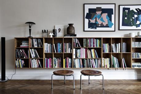 suelos de madera de roble salon de lujo salón comedor nórdico noguchi muebles de diseño nórdico montana estanterías Lujosos muebles de diseño estilo nórdico escandinavo eames blog decoración nórdica 