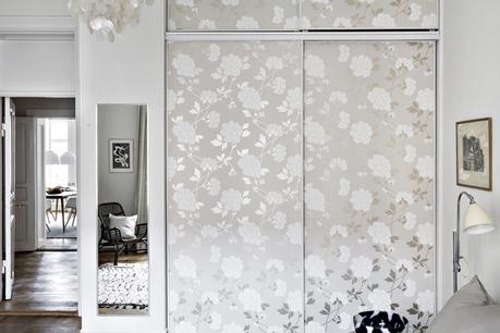 suelos de madera de roble salon de lujo salón comedor nórdico noguchi muebles de diseño nórdico montana estanterías Lujosos muebles de diseño estilo nórdico escandinavo eames blog decoración nórdica 