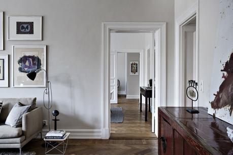 suelos de madera de roble salon de lujo salón comedor nórdico noguchi muebles de diseño nórdico montana estanterías Lujosos muebles de diseño estilo nórdico escandinavo eames blog decoración nórdica 