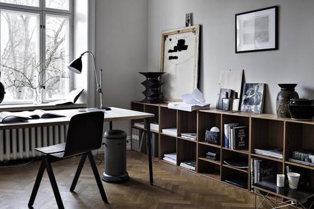 suelos de madera de roble salon de lujo salón comedor nórdico noguchi muebles de diseño nórdico montana estanterías Lujosos muebles de diseño estilo nórdico escandinavo eames blog decoración nórdica 
