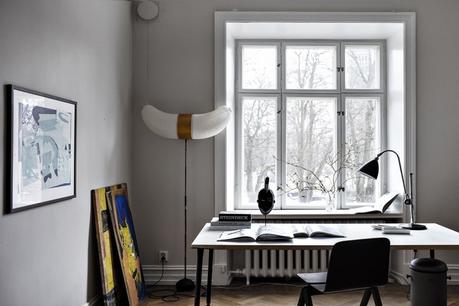 suelos de madera de roble salon de lujo salón comedor nórdico noguchi muebles de diseño nórdico montana estanterías Lujosos muebles de diseño estilo nórdico escandinavo eames blog decoración nórdica 