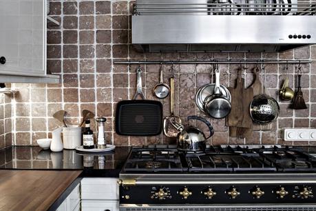 suelos de madera de roble salon de lujo salón comedor nórdico noguchi muebles de diseño nórdico montana estanterías Lujosos muebles de diseño estilo nórdico escandinavo eames blog decoración nórdica 