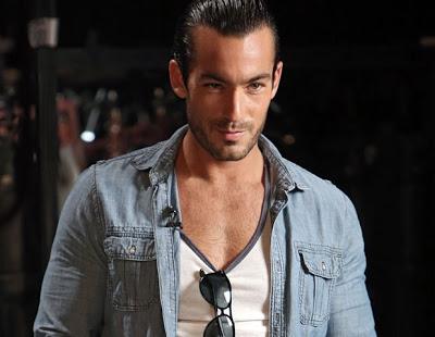 El bellezón, Aarón Díaz, cumple 34 años