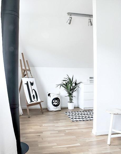 Un dormitorio EN BLANCO Y NEGRO con tocador!