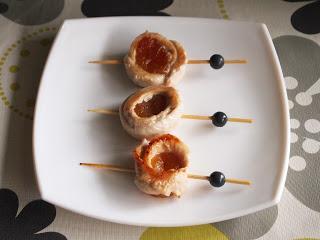 Pinchos de pollo y orejones con salsa de soja