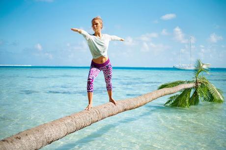 Las chicas Roxy surcan olas con el #Roxyfitness
