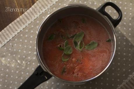 Pasta con tomate en olla súper rápida de ALZA. ¿quien dijo que las prisas no son buenas?