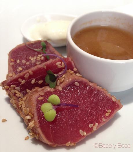 tataki atun con salsa de soja y helado de wasabi DOP Baco y boca