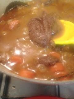 ESTOFADO DE TERNERA CON PATATAS , ZANAHORIAS Y CHAMPIÑONES