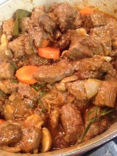 ESTOFADO DE TERNERA CON PATATAS , ZANAHORIAS Y CHAMPIÑONES