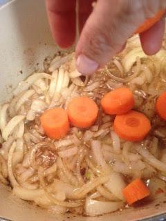 ESTOFADO DE TERNERA CON PATATAS , ZANAHORIAS Y CHAMPIÑONES
