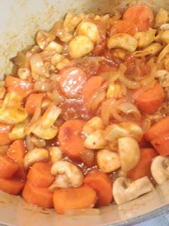 ESTOFADO DE TERNERA CON PATATAS , ZANAHORIAS Y CHAMPIÑONES