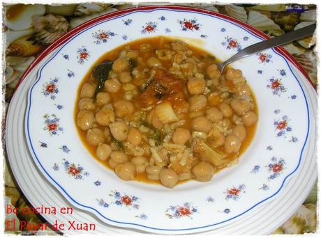 Garbanzos con  arroz, bacalao y espinacas