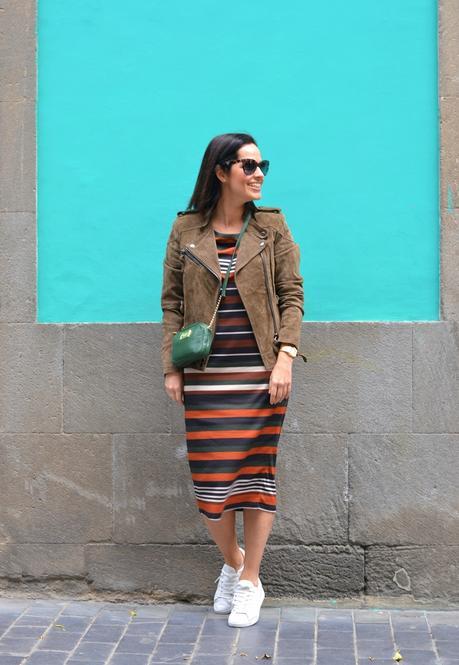 stripes-dress-casual-outfit-street-style