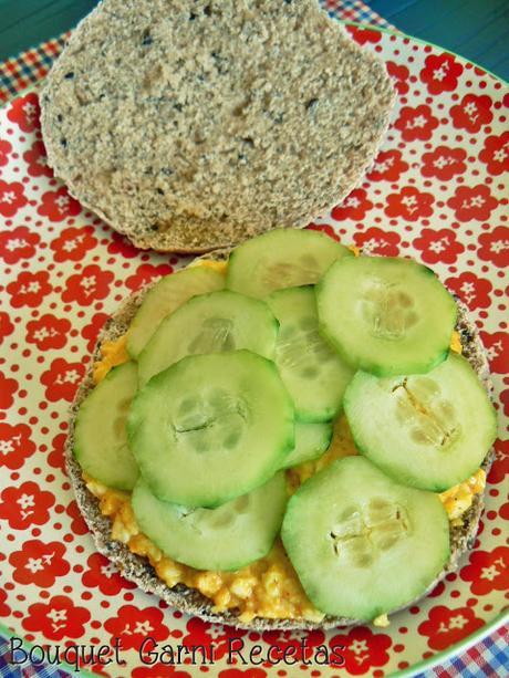 Sándwich de huevo y pepino