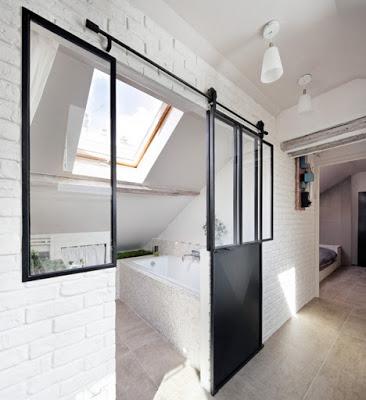 Casa Remodelada con Vigas y Columnas Rusticas en Ivry-sur-Seine