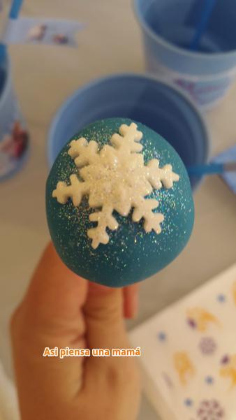 Un cumpleaños muy Frozen! cakepop copo